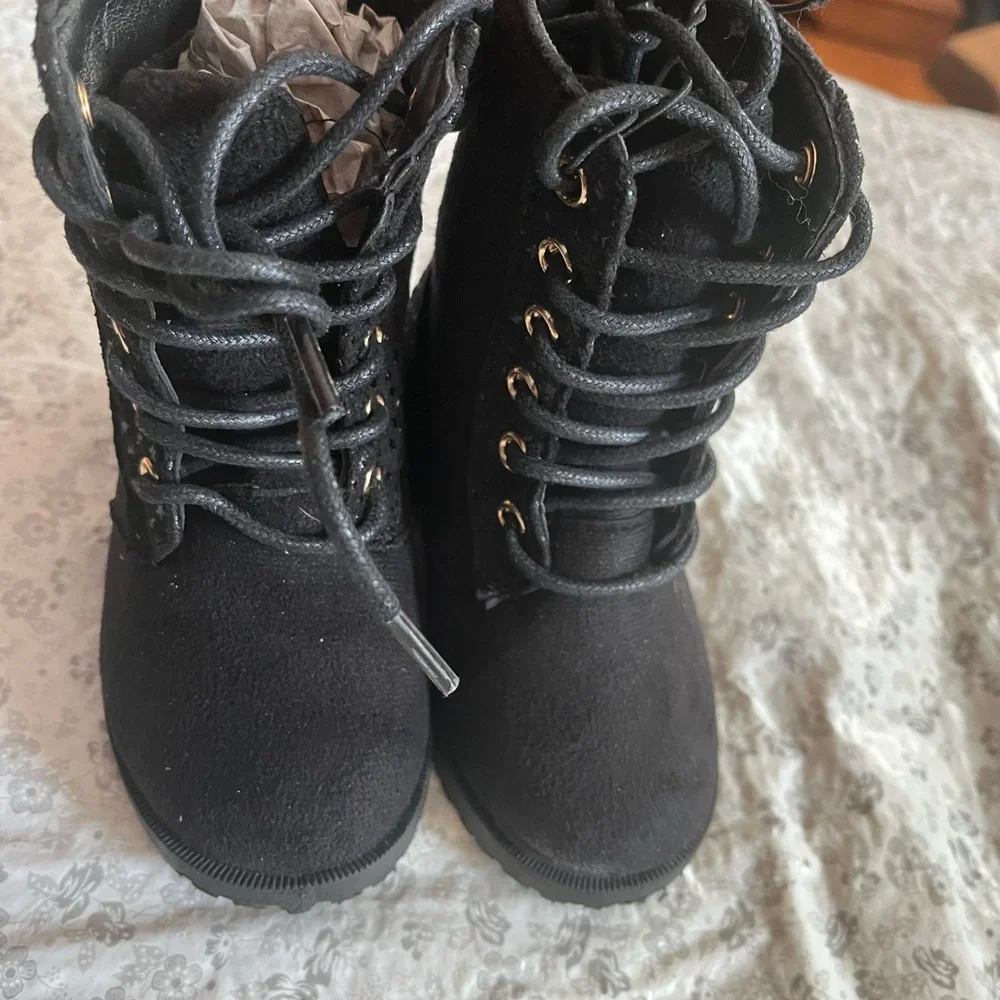 Kids Rocawear boots size 5